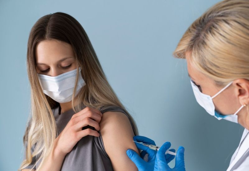 Tiêm vắc-xin bị chảy máu do kỹ thuật tiêm không đúng