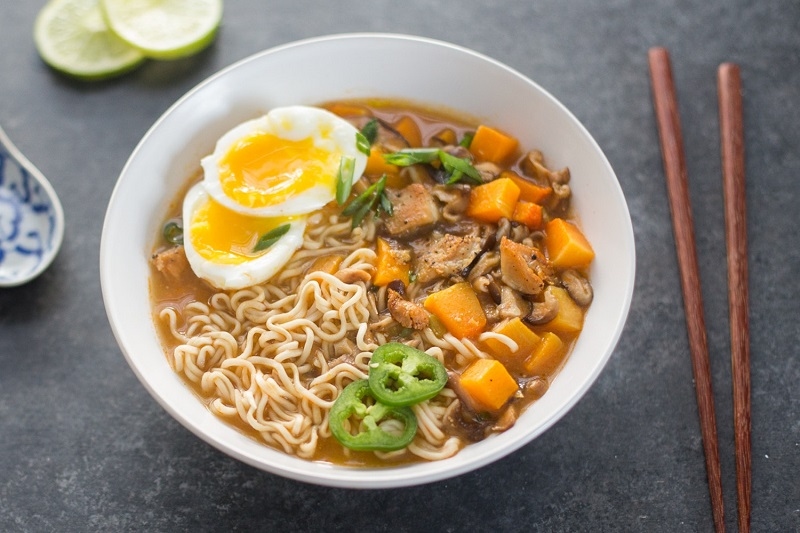 Bị trào ngược dạ dày ăn mì tôm được không?