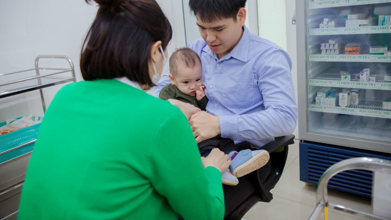 Phụ huynh cần nhớ các mũi tiêm phòng cho bé theo tháng