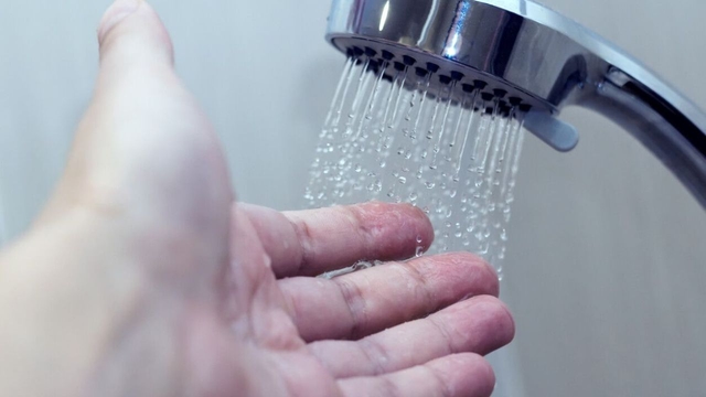 Tiêm vacxin về có tắm được không và câu trả lời