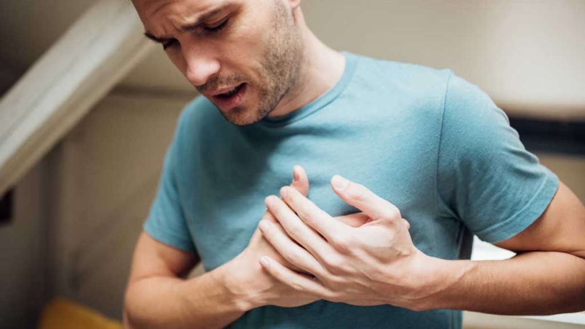 Trào ngược gây tức ngực: Dấu hiệu bạn không nên bỏ qua