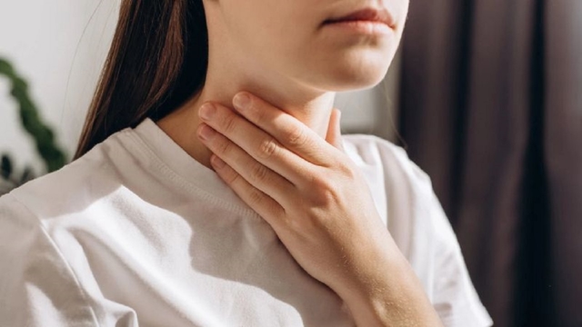 Triệu chứng ợ chua nóng cổ: Làm sao để chẩn đoán và điều trị hiệu quả?