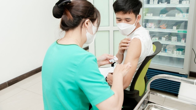 Cảnh báo về việc uống rượu sau tiêm vacxin và những lưu ý