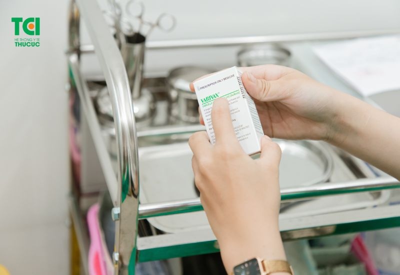 Giải đáp chi tiết thắc mắc: Bị sốt có tiêm vắc-xin được không?