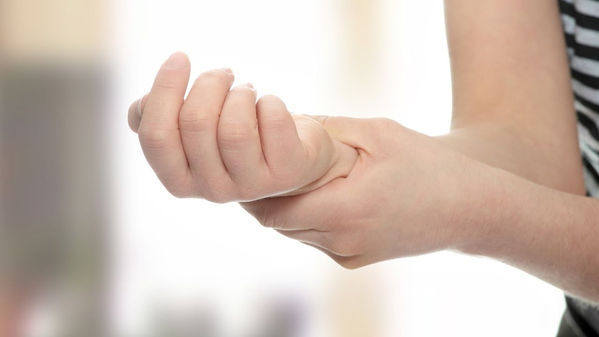 Triệu chứng bệnh Parkinson điển hình và không điển hình