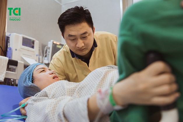 Vượt cạn và luôn có người nhà cạnh bên là mong muốn của rất nhiều mẹ bầu