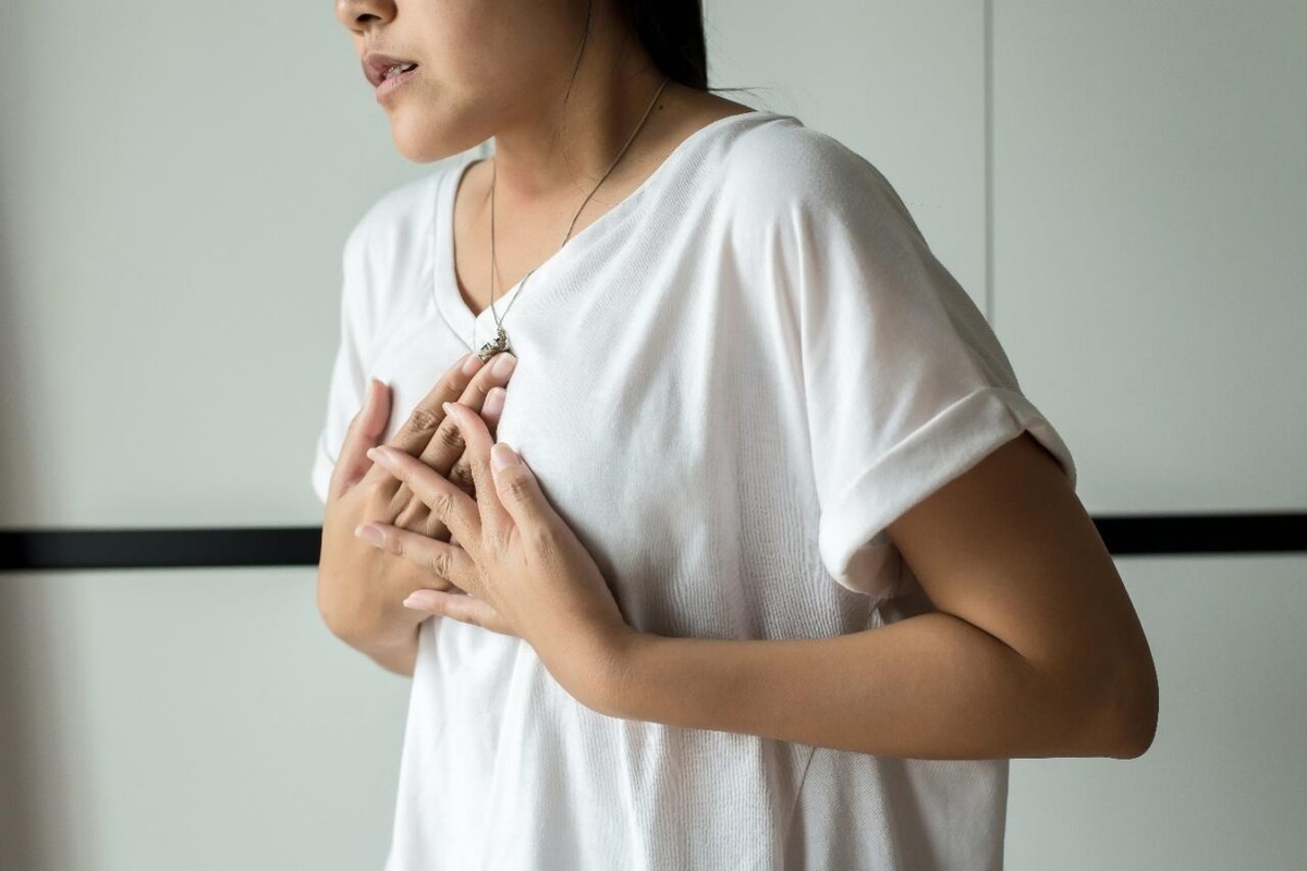 Nóng họng ợ hơi có phải do trào ngược dạ dày không?
