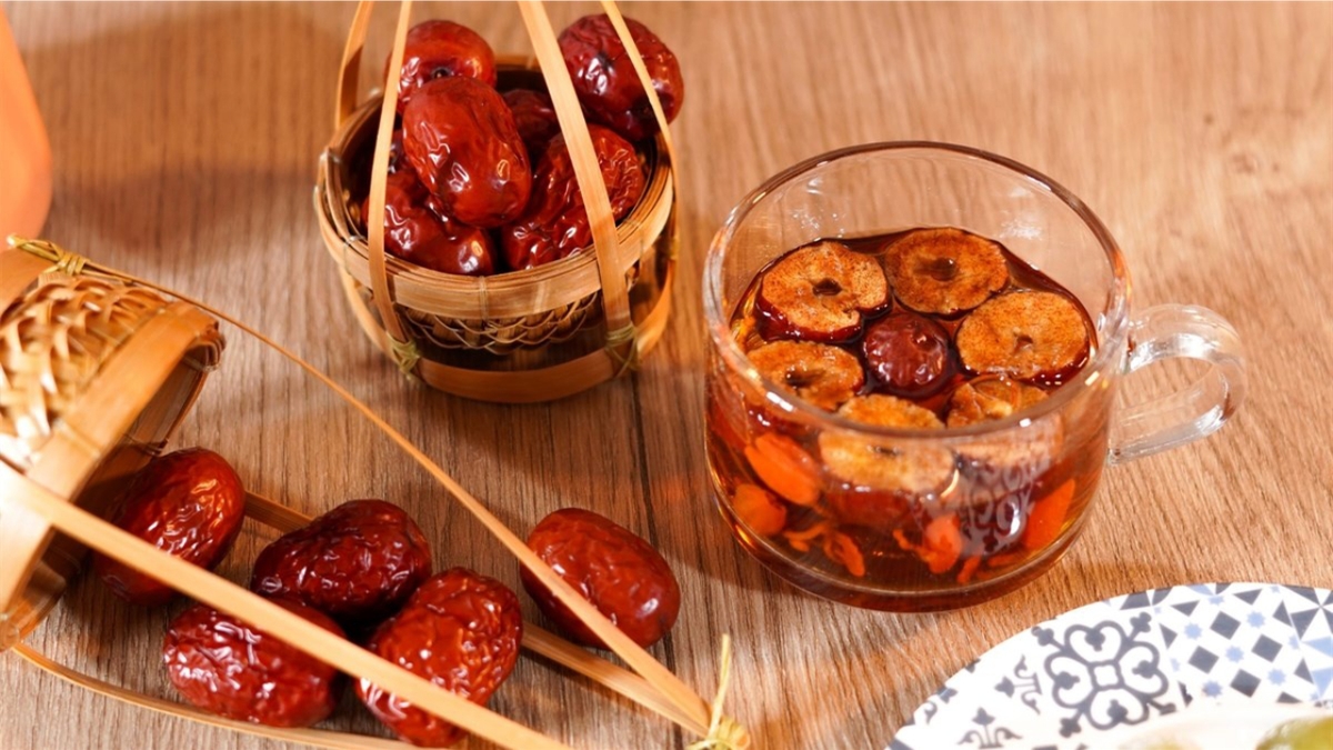 Uống trà táo đỏ hàng ngày có tốt không và những điều cần lưu ý