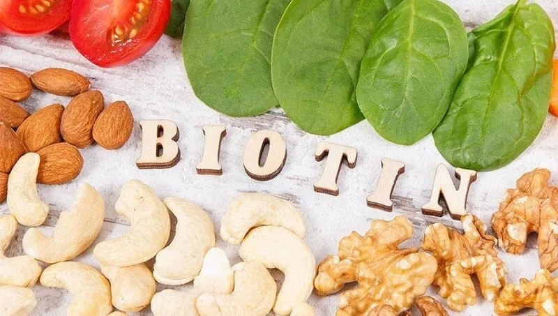 Biotin là một dưỡng chất quan trọng nằm trong nhóm vitamin B.