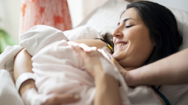 Có nên ở cữ sau sinh &#8211; Tư vấn cùng mẹ