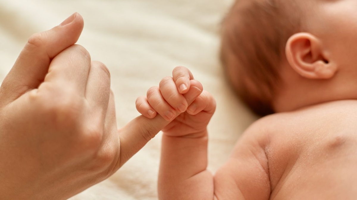 Tìm hiểu vấn đề ở cữ sau sinh có khâu quần áo được không