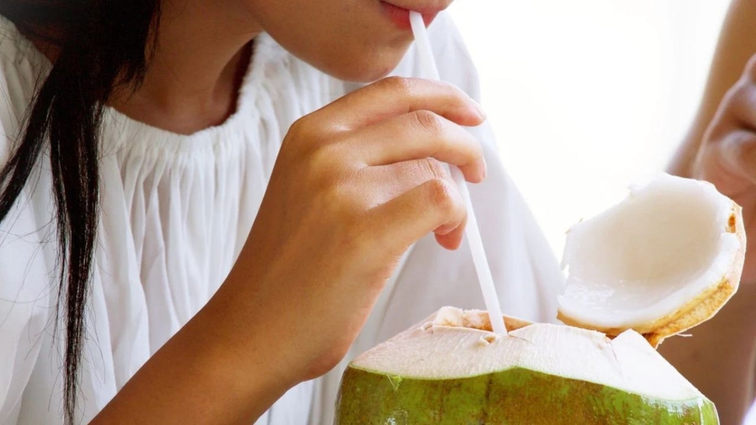 Tác dụng của nước dừa với phụ nữ và sức khỏe