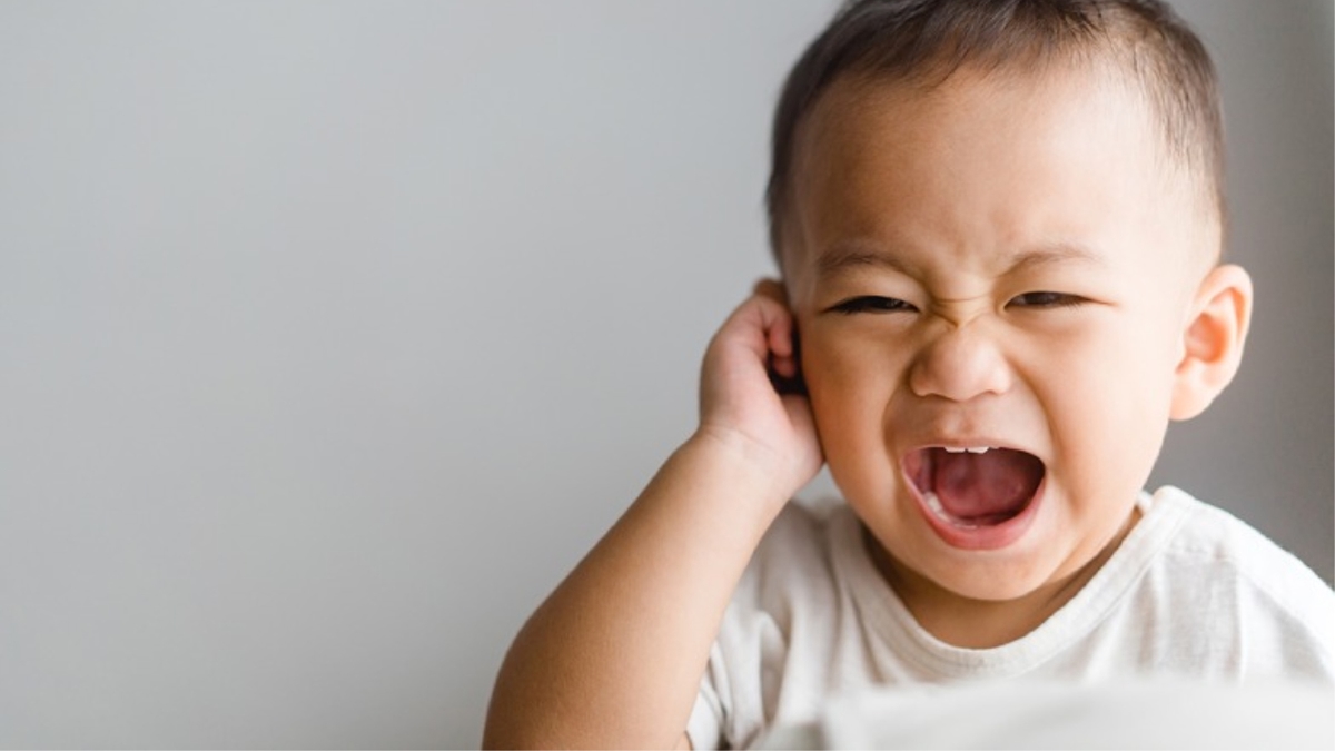 Viêm tai giữa trẻ em &#8211; Cha mẹ lưu ý cảnh giác