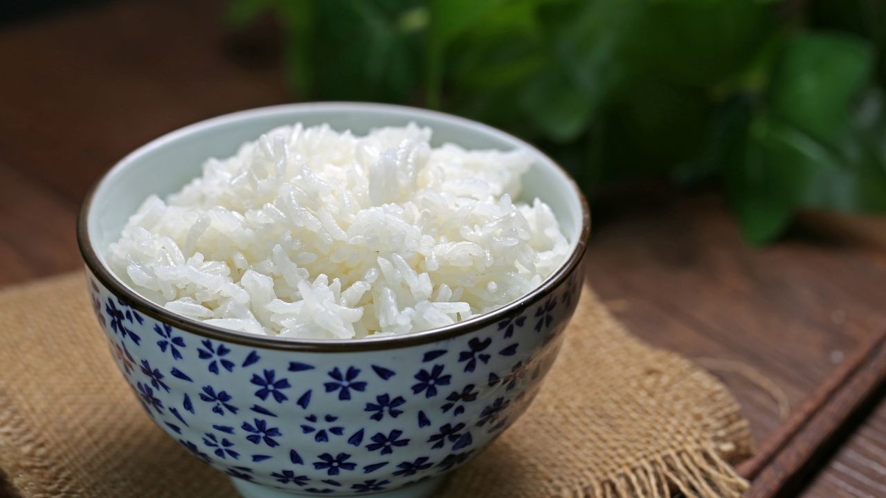 Tìm hiểu 1 chén cơm trắng bao nhiêu calo và những điều cần biết