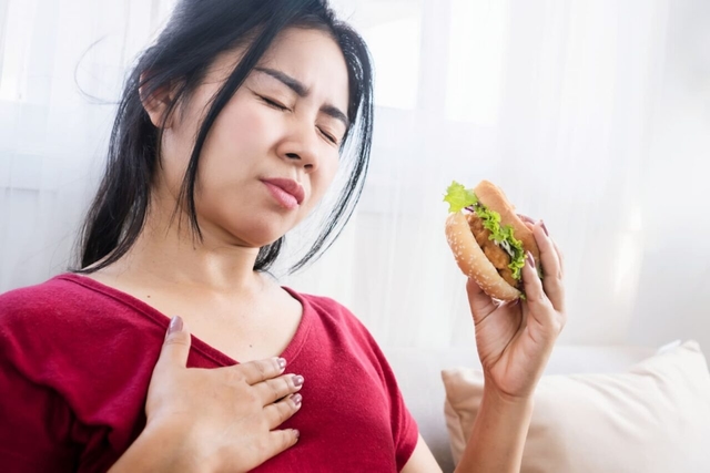Cảm giác khó nuốt khi ăn: Nguyên nhân và cách ngăn ngừa