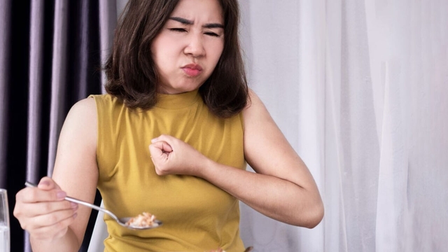 Khó nuốt hay nghẹn: Khi thực quản ra tín hiệu cảnh báo