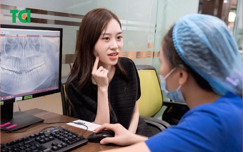 Niềng răng mắc cài sứ giá rẻ