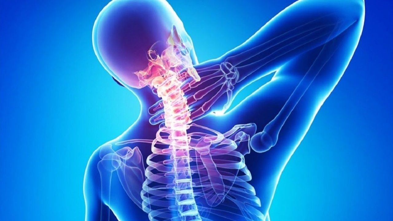 Thoái hoá cột sống cổ ở người trẻ: Dấu hiệu không nên bỏ qua