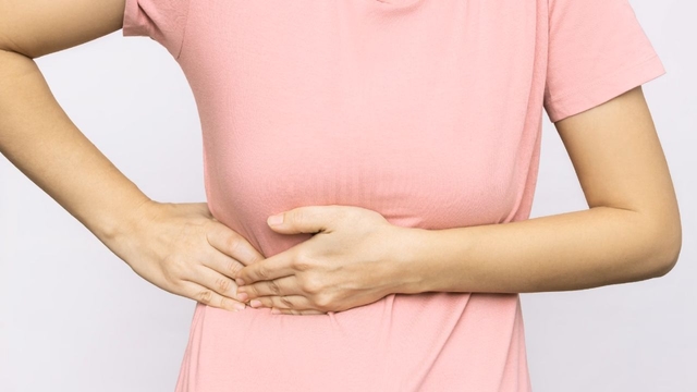 Nhận biết đau sỏi mật &#8211; Phân biệt với cơn đau bụng thông thường
