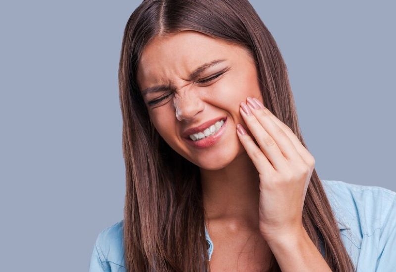 Răng sâu nhẹ nếu không được xử lý kịp thời có thể tiến triển nặng và gây ảnh hưởng nghiêm trọng đến sức khỏe răng miệng.