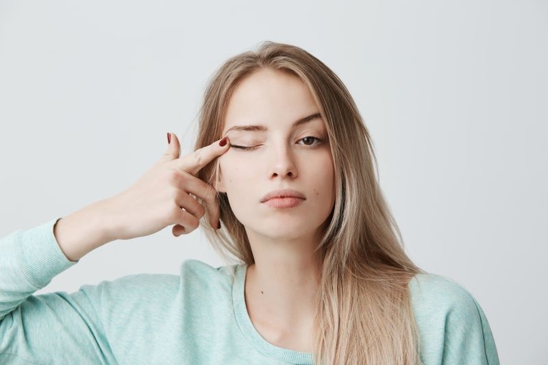 Thị lực giảm đột ngột là tình trạng mất khả năng nhìn rõ một cách bất ngờ.