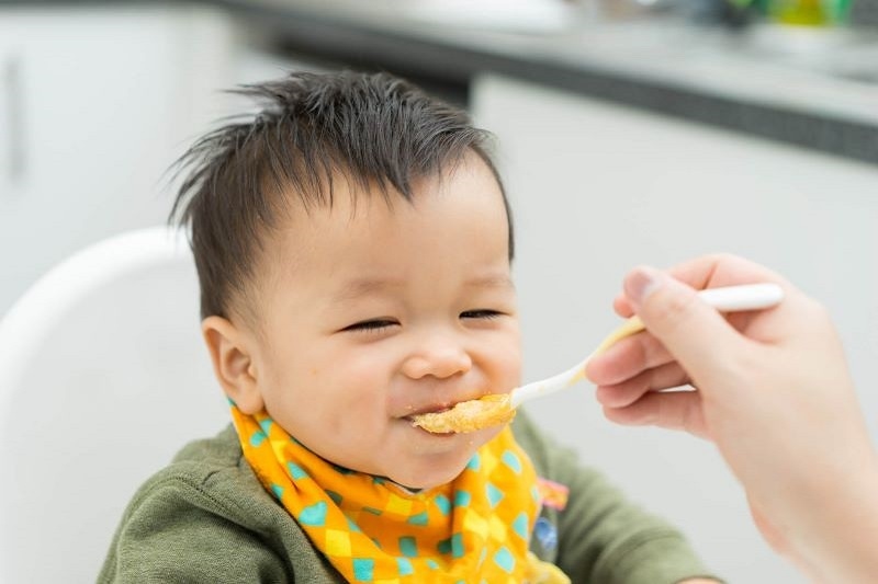 bé ăn yến mạch có tốt không - bé từ 6 tháng trở lên ăn được yến mạch