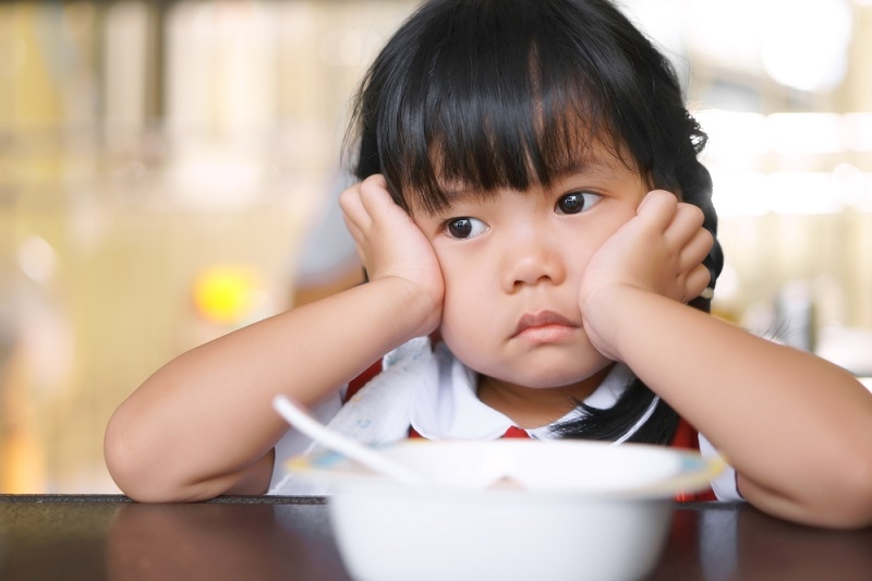 món ăn cho bé lười ăn thịt - bé bài xích với việc ăn thịt