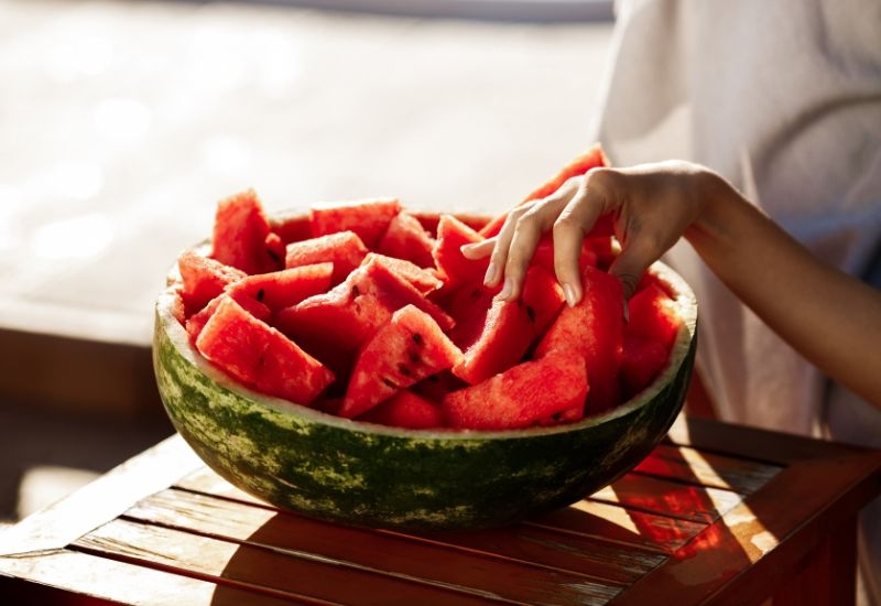 Trào ngược dạ dày nên ăn trái cây gì - Dưa hấu chứa hàm lượng nước cao, giúp làm dịu niêm mạc dạ dày. 