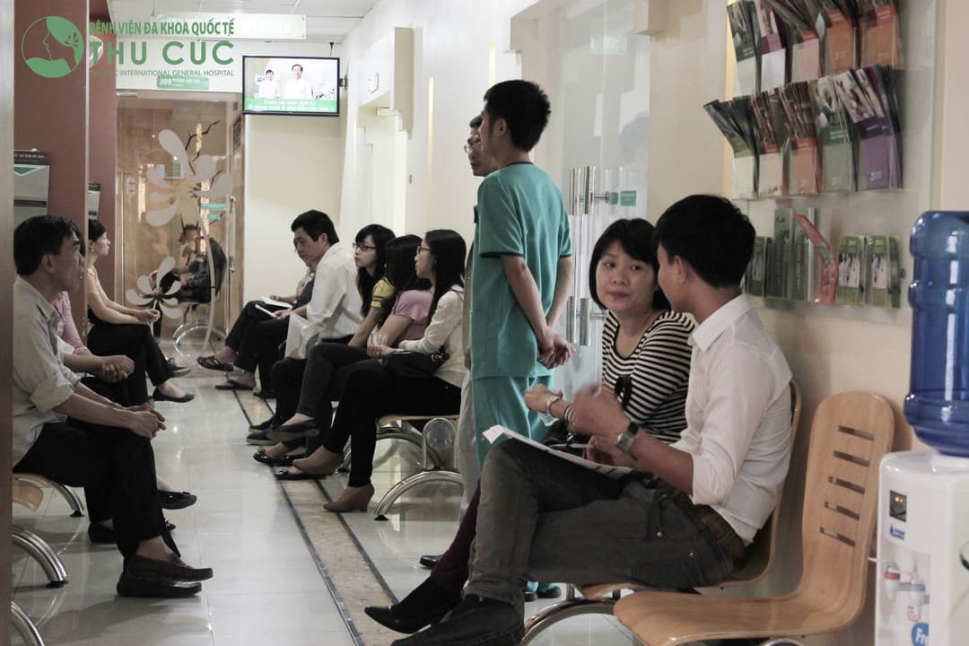 Gói khám của nhân viên Làng hoa Thụy Khuê rất đầy đủ: khám nội tổng quát, siêu âm, điện tim, xét nghiệm máu...