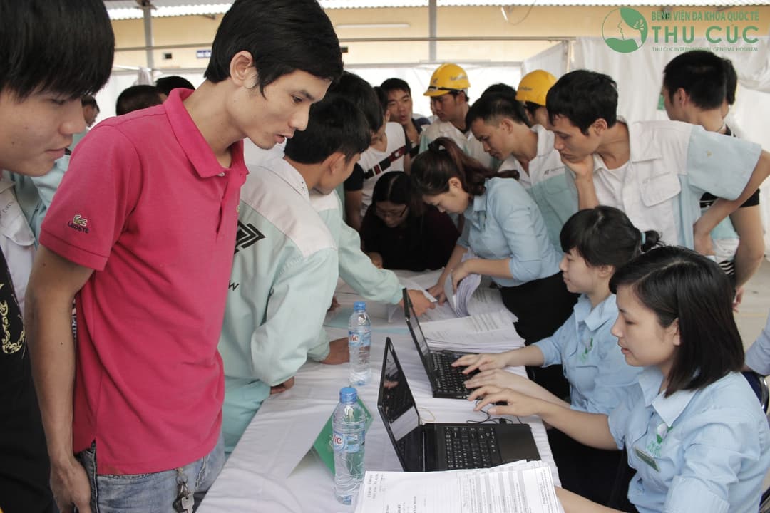 Nhân viên công ty Eurowindow hưởng ứng rất nhiệt tình buổi khám sức khỏe định kỳ thường niên