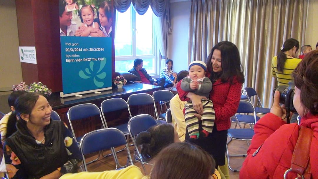 bệnh viện thu cúc phẫu thuật miễn phí cho trẻ em nghèo