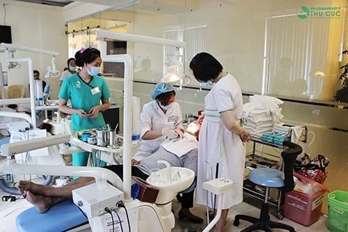 Tìm đến sự trợ giúp của nha sỹ là sự lựa chọn tối ưu nhất để đảm bảo sức khỏe răng miệng.