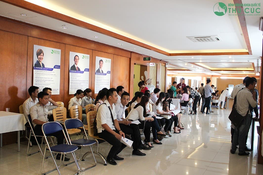 Nhân viên khách sạn Lotte khám sức khỏe tại bệnh viện Thu Cúc