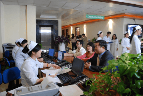 Với đội ngũ nhân viên chuyên nghiệp, tận tình; mọi thủ tục liên quan đến bảo lãnh viện phí và quyền lợi của người bệnh đều được giải quyết nhanh chóng, đảm bảo.