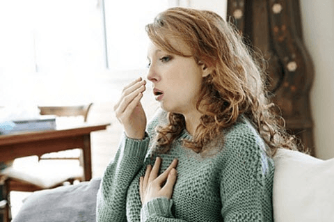 Ngứa rát cổ, hay ho khạc là dấu hiệu cảnh báo bệnh viêm họng hạt.