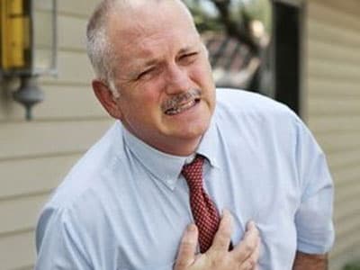 Những cơn đau tim đột ngột hoặc những đợt đánh trống ngực bất thường có thể là dấu hiệu rõ ràng nhất cảnh báo bệnh tim.