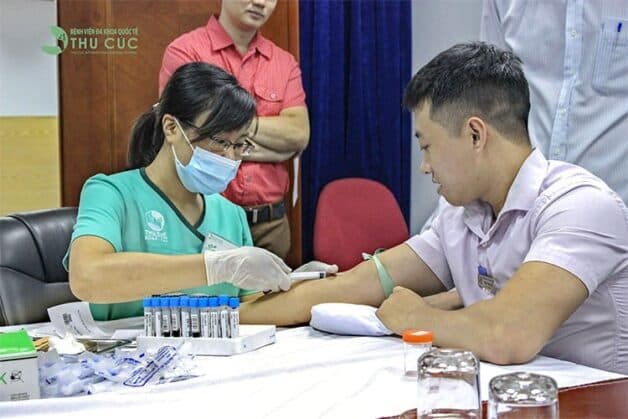 Lấy máu xét nghiệm