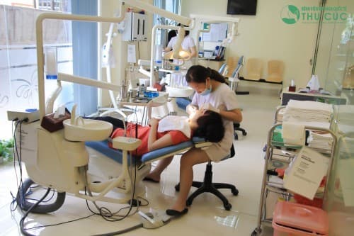 Đi khám bác sỹ chuyên khoa là biện pháp tốt nhất để chữa đau răng triệt để và chăm sóc sức khỏe răng miệng hiệu quả.