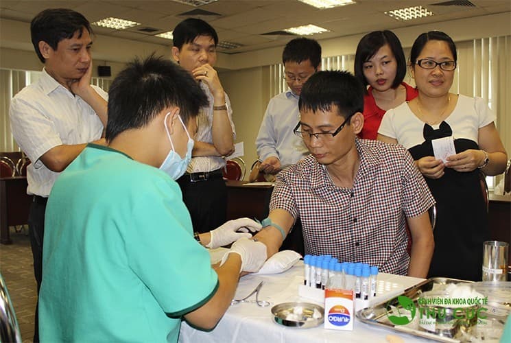 Nhân viên y tế Bệnh viện Thu Cúc thân thiện, chu đáo với người bệnh