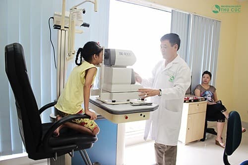 Kham-benh-cho-tre-em