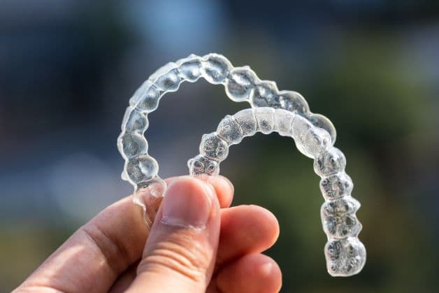 Lưu ý khi niềng răng Invisalign