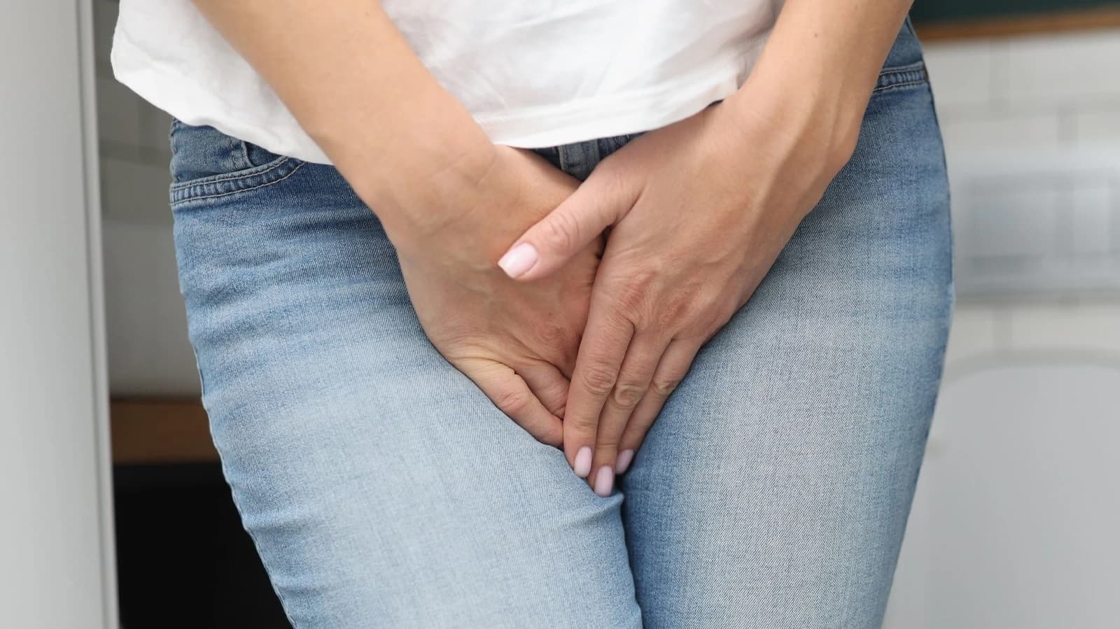 Ngứa ngáy, khó chịu ở âm đạo là triệu chứng bệnh phụ khoa ở nữ giới