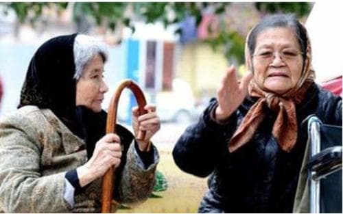 Bệnh xương khớp thường có diễn biến xấu khi tiết trời trở lạnh. 