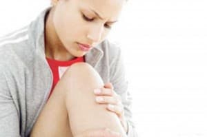 dau-khop-goi-o-nguoi-tre