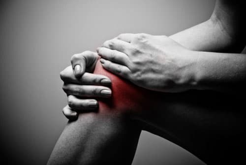 Viêm khớp đầu gối xảy ra khi sụn của khớp gối bị xói mòn.