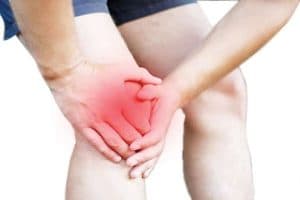 Trường hợp nghiêm trọng có thể dẫn tới teo cơ, thậm chí biến dạng khớp.