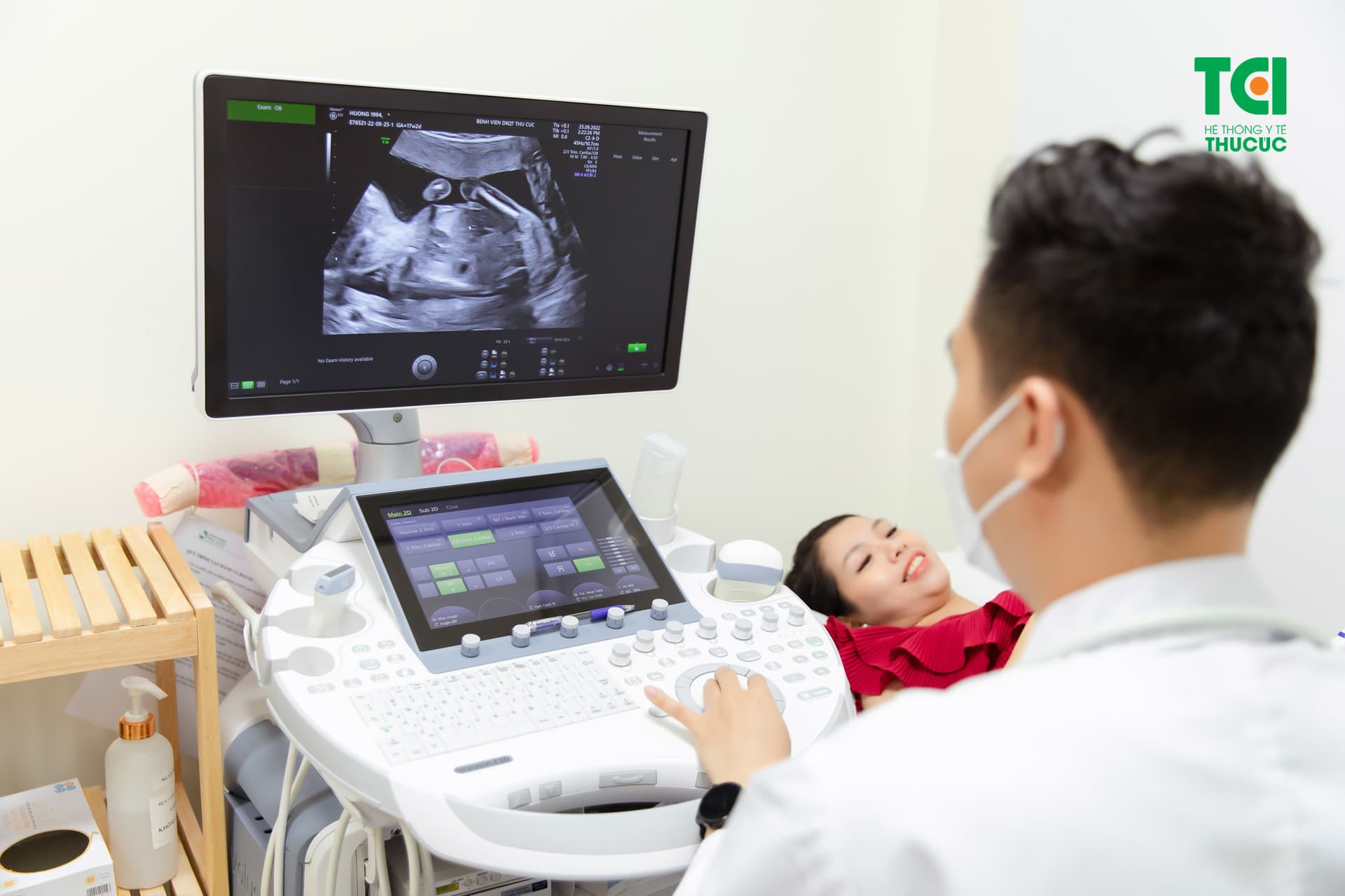 Mẹ nên đi khám thai đúng lịch bao gồm đầy đủ các mốc quan trọng và các mốc theo chỉ định