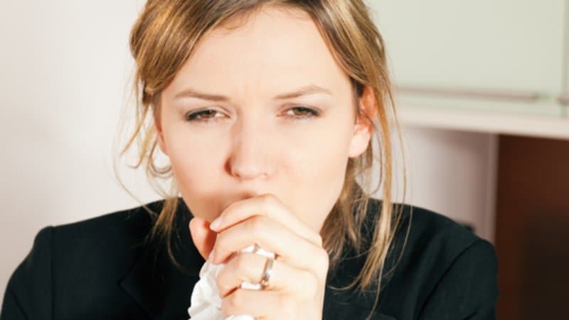 Ho là triệu chứng dễ gặp phải khi bị viêm phế quản cấp