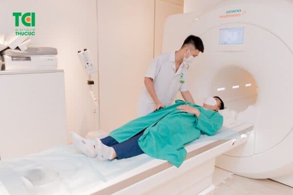 Đau đầu kéo dài có thể do dị dạng mạch não cần được đi khám càng sớm càng tốt