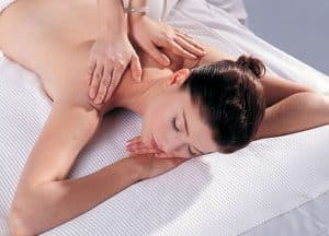 Học cách thư giãn và để cơ thể được nghỉ ngơi hợp lý sẽ có tác dụng ngăn chặn cơn đau nửa đầu tái phát